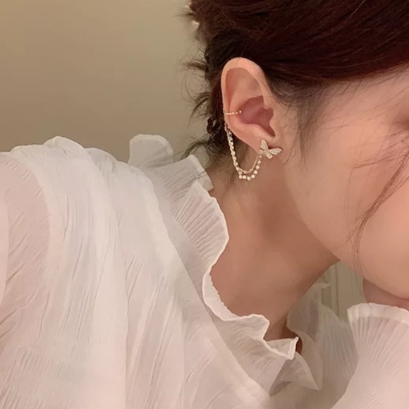 "Fluttering Free" Butterfly Diamond Cuff Stud Gold Silver Dainty Pearl Earrings - Picture 3 of 12